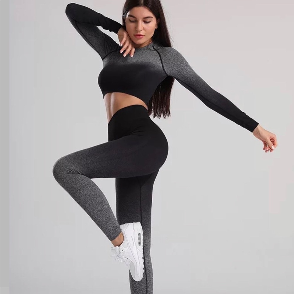 Set of two gym leggings and top